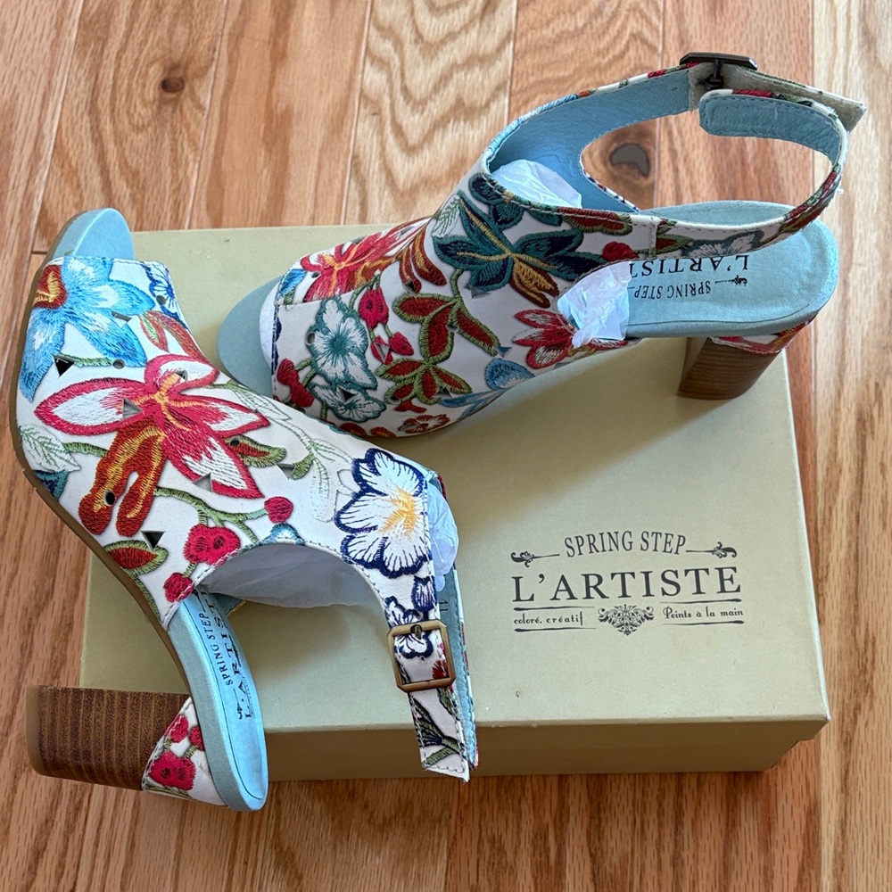 L'ATISTE Women's Floral Heeled Sandals - Red and Blue